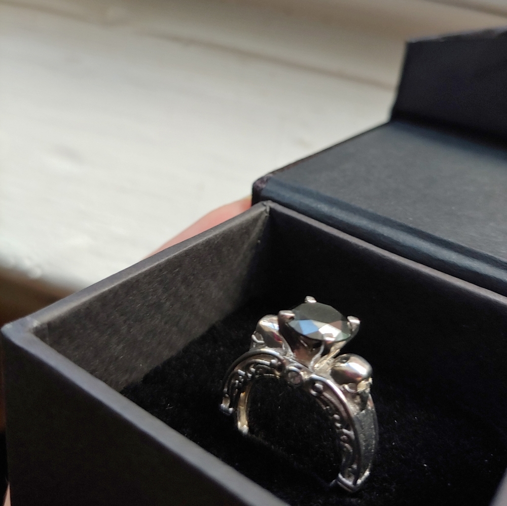Skull engagement ring